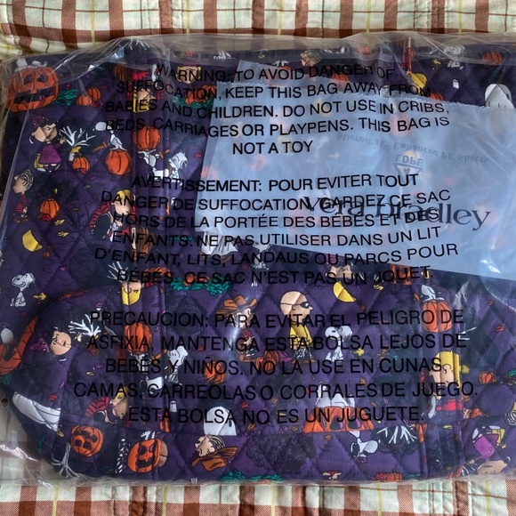 Vera Bradley Peanuts Halloween Tote 2025 New in Package - Picture 2 of 3